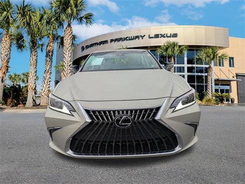 Certified 2025 Lexus ES 300h w/ Premium Package image 9