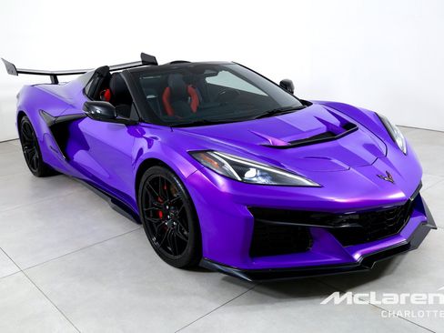 Used 2025 Chevrolet Corvette Z06 w/ Stealth Interior Trim Package RWD image 4
