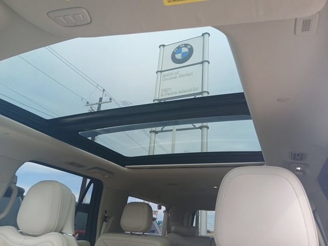 Used 2019 Lincoln Navigator L Reserve w/ Cargo Package AWD/4WD image 29