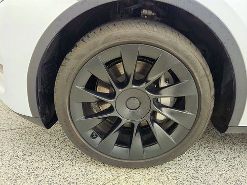 Used 2024 Tesla Model Y Long Range image 9