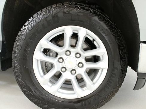 Used 2023 Chevrolet Silverado 1500 LT AWD/4WD image 33