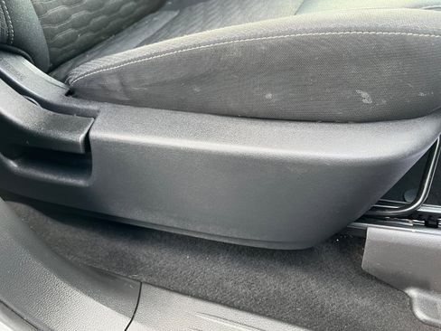 Used 2022 Nissan Pathfinder SV image 17