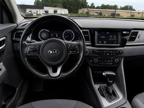 Used 2018 Kia Niro LX FWD image 16