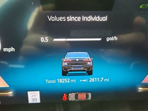 Used 2023 BMW 740i w/ Parking Assistance Package RWD image 38