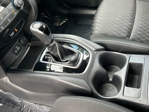 Used 2018 Nissan Rogue S AWD/4WD image 13