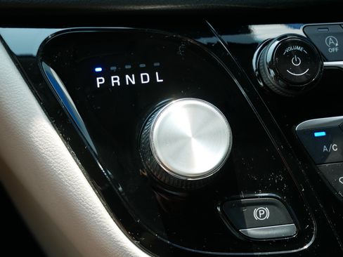 Used 2023 Chrysler Pacifica Touring-L FWD image 20