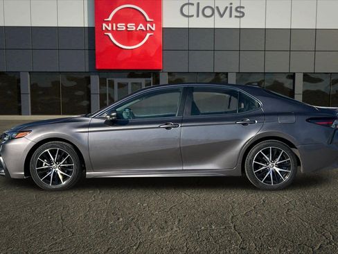 Used 2023 Toyota Camry SE image 6