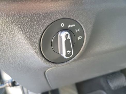 Used 2021 Volkswagen Jetta SE w/ SE Cold Weather Package image 17