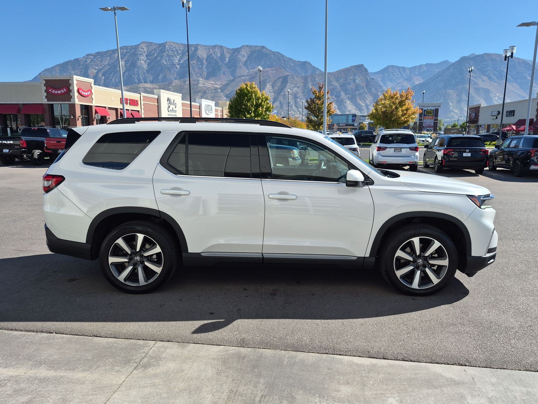 Certified 2025 Honda Pilot Touring image 2