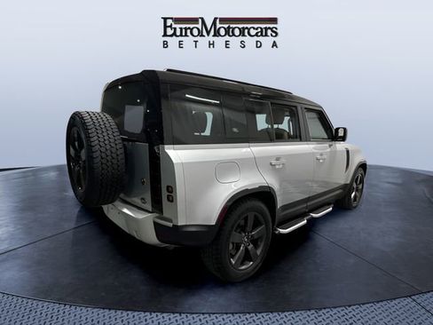 Used 2023 Land Rover Defender 110 SE AWD/4WD image 5