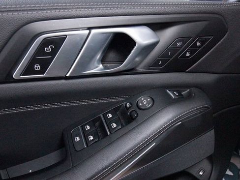 Used 2022 BMW X5 xDrive45e image 12