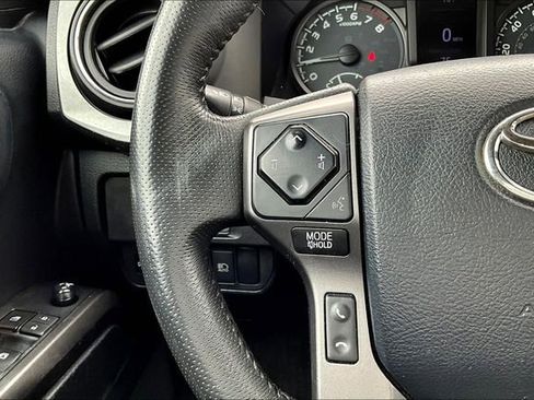Used 2019 Toyota Tacoma TRD Off-Road AWD/4WD image 13