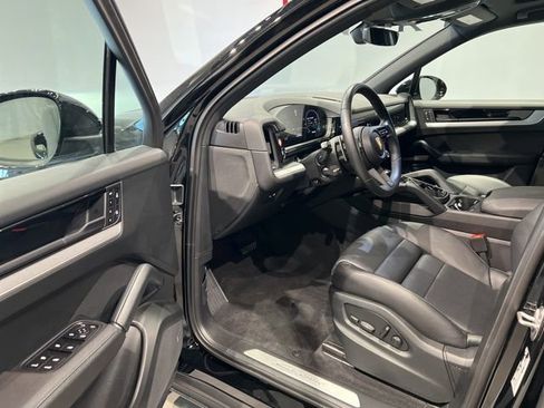 Used 2024 Porsche Cayenne image 10