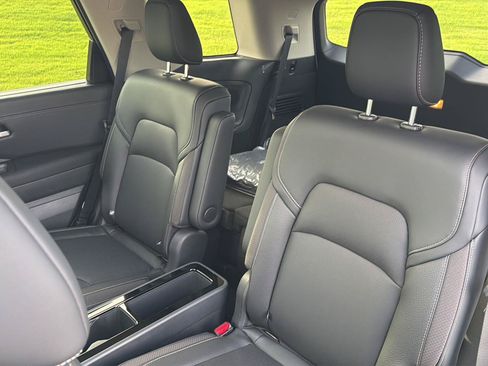New 2026 Nissan Pathfinder SL w/ SL Premium Package FWD image 30