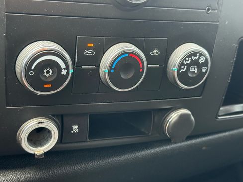 Used 2011 Chevrolet Silverado 1500 LT AWD/4WD image 12