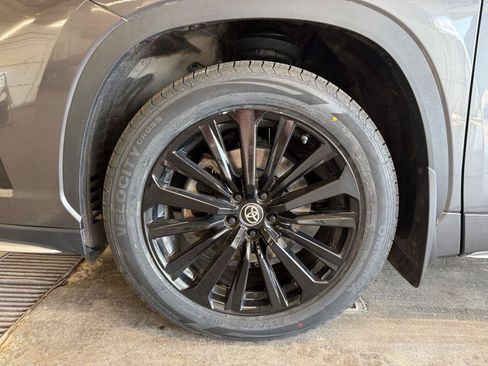 Used 2024 Toyota Highlander XSE AWD/4WD image 30