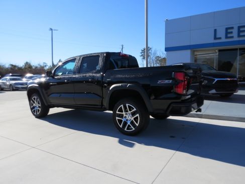Used 2023 Chevrolet Colorado Z71 w/ Z71 Convenience Package 2 image 3