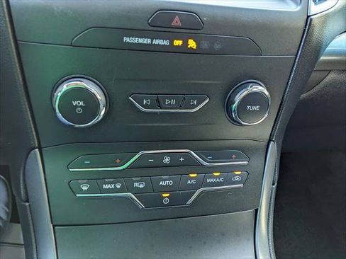 Used 2020 Ford Edge SE FWD image 20