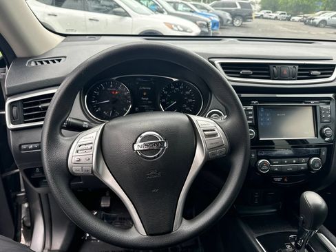 Used 2015 Nissan Rogue SV w/ SV Premium Package FWD image 12