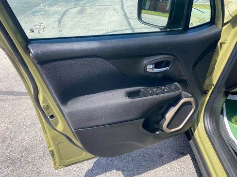 Used 2015 Jeep Renegade Sport FWD image 9
