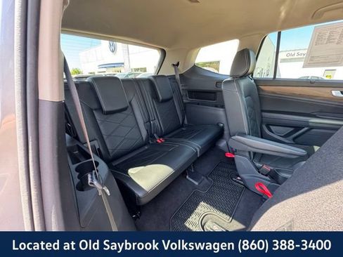 Used 2024 Volkswagen Atlas SE AWD/4WD image 25