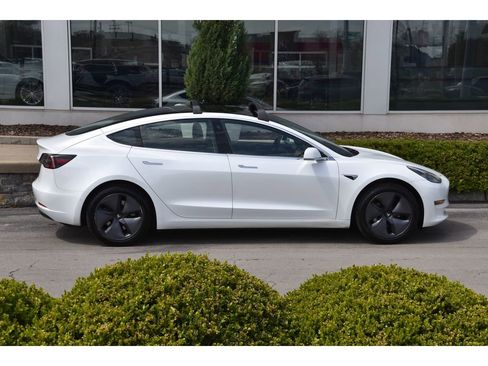 Used 2020 Tesla Model 3 Standard Range Plus RWD image 3