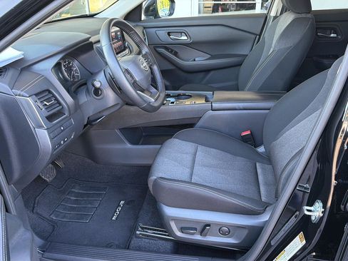 Used 2025 Nissan Rogue SV FWD image 10