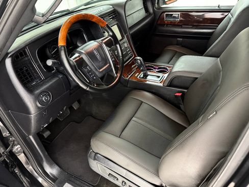 Used 2015 Lincoln Navigator 2WD image 43