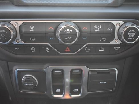 Used 2021 Jeep Wrangler Sport S image 24