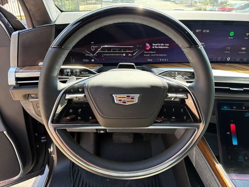 Used 2025 Cadillac Escalade Sport Platinum AWD/4WD image 25