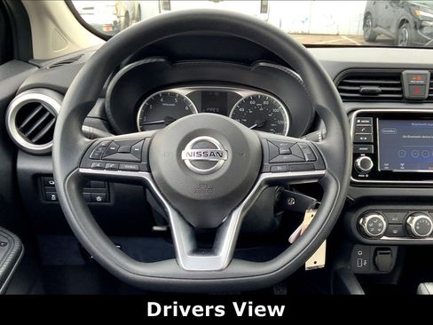 Used 2022 Nissan Versa S image 4