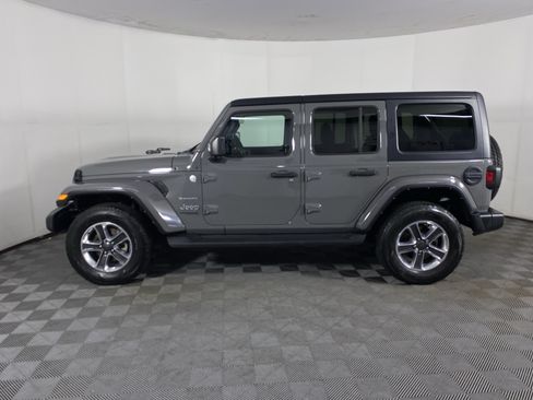 Used 2022 Jeep Wrangler Unlimited Sahara w/ Cold Weather Group AWD/4WD image 11