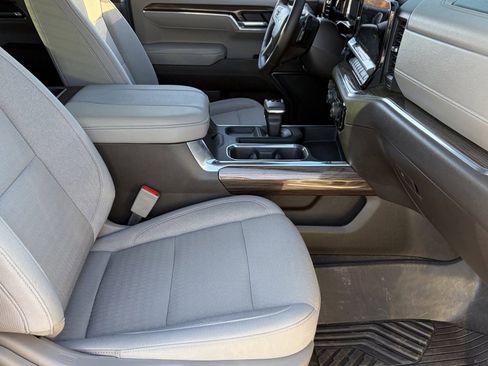 Used 2025 Chevrolet Silverado 1500 LT Trail Boss w/ LPO, Dark Essentials Package AWD/4WD image 12