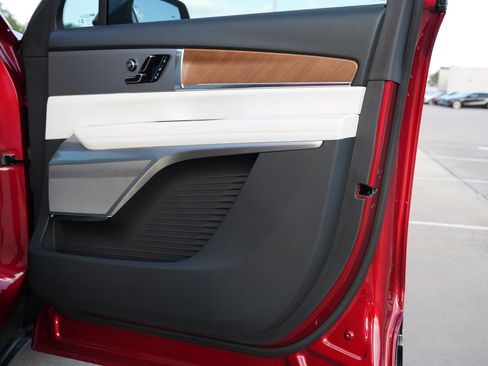 New 2026 Cadillac Vistiq Luxury w/ LPO, Floor Liner Package AWD/4WD image 27