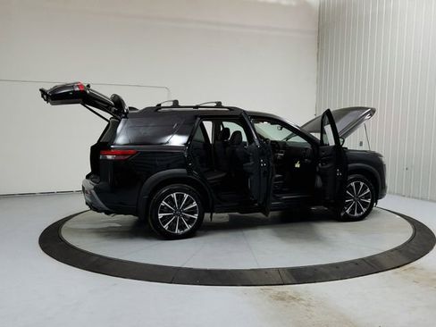 New 2026 Nissan Pathfinder Platinum image 15