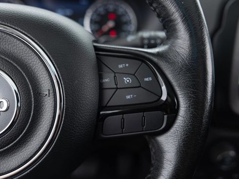 Used 2018 Jeep Renegade Altitude w/ UConnect 8.4 Nav Group AWD/4WD image 39