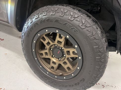 Used 2019 Toyota Tacoma TRD Off-Road image 13