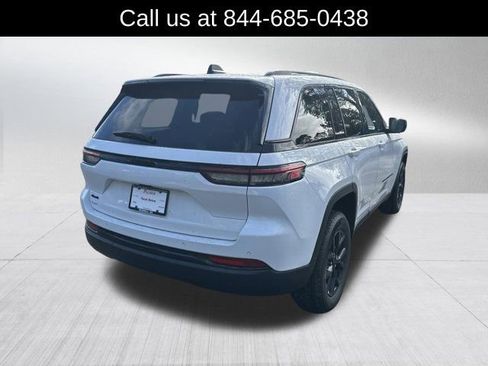 New 2025 Jeep Grand Cherokee Altitude image 5