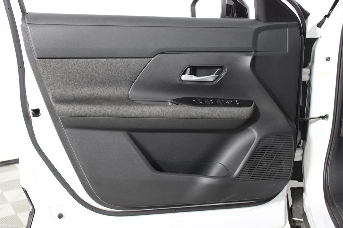 Used 2025 Nissan Kicks SV FWD image 25