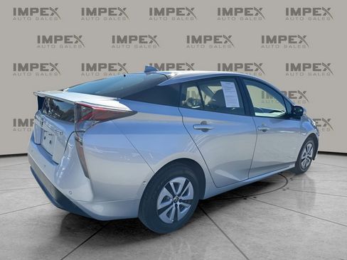 Used 2018 Toyota Prius Four image 5