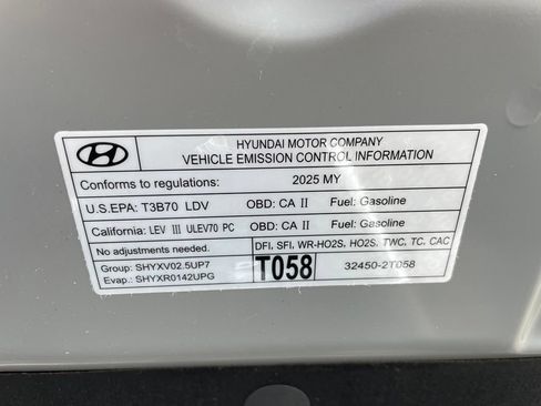 Used 2025 Genesis GV70 2.5T AWD/4WD image 35