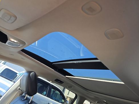 Used 2023 Chrysler Pacifica Limited FWD image 22