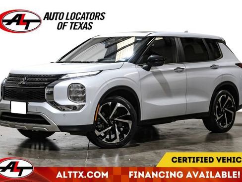 Used 2024 Mitsubishi Outlander SE image 1