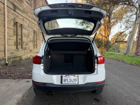 Used 2017 Volkswagen Tiguan S image 23