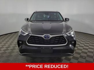 Used 2023 Toyota Highlander XLE FWD video 2