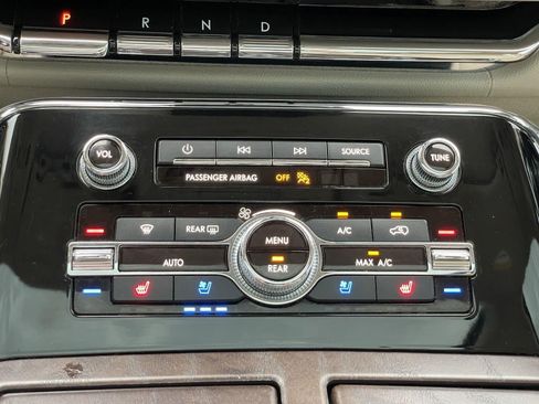 Used 2019 Lincoln Navigator Reserve AWD/4WD image 28