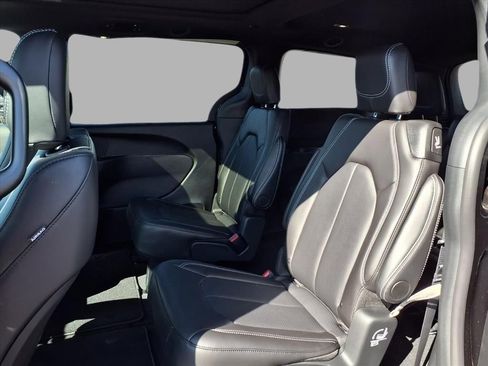 New 2026 Chrysler Pacifica Select image 22