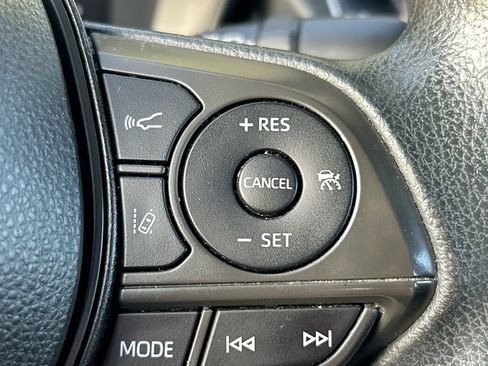 Used 2021 Toyota Corolla LE FWD image 17