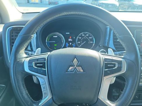 Used 2018 Mitsubishi Outlander SEL image 24
