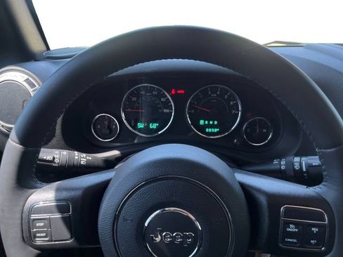 Used 2016 Jeep Wrangler Unlimited Rubicon AWD/4WD image 14